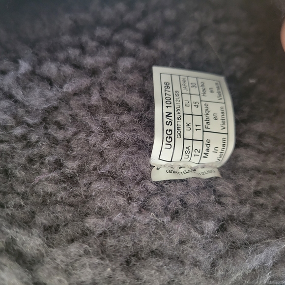 Mens UGG winter boots. - Picture 5 of 6